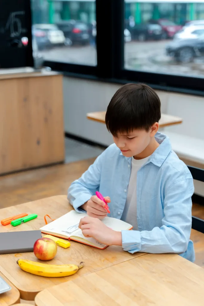 enfant étudiant école